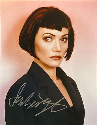 Species Sarah Wynter signed photo. Sarah Wynter signed photo. 8x10 inches
