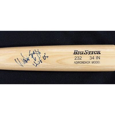 NY Yankee Wade Boggs Signed Bat JSA Authenticated. Signed Wade Boggs Rawlings Big Stick bat in 