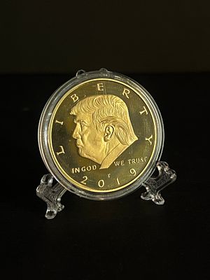 US President Donald Trump 2019 Gold Plated Commemorative Collectors Coin. 1.5 inch in diameter 