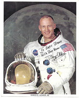 Moonwalker Buzz Aldrin signed nasa photograph. Buzz Aldrin signed nasa photograph. Official 8X10 