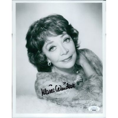 The Narrow Margin Marie Windsor Signed 8x10 Glossy Photo JSA Authenticated. Signed Marie Windsor 