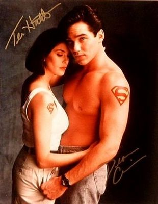 Lois and Clark The New Adventures Of Superman Terri Hatcher and Dean Cain signed portrait photo. 