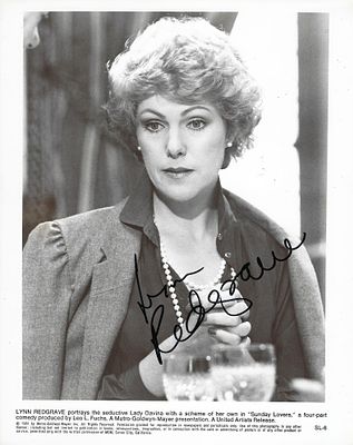 Sunday Lovers Lynn Redgrave signed photo. Sunday Lovers signed photo autographed by Lynn 