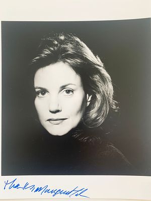 Independence Day Margaret Colin signed photo. Margaret Colin signed photo. 8x10 inches