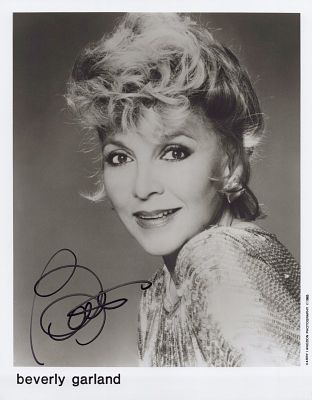 Scarecrow And Mrs King Beverly Garland Signed Photo. (1926-2008) Starred in the B Movie classic 