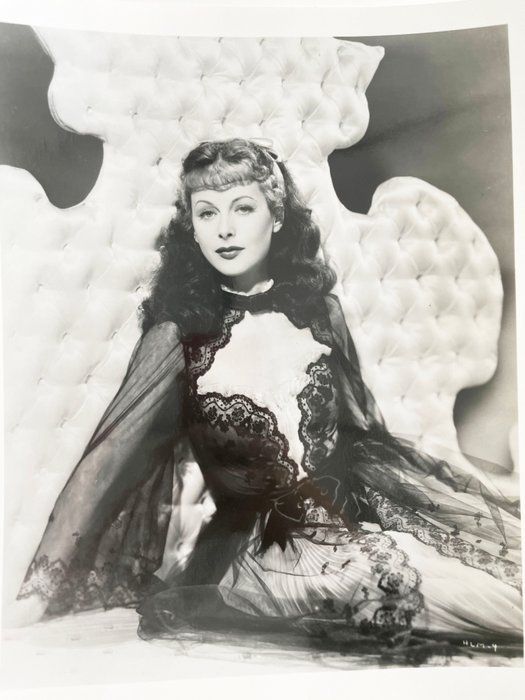 Lot 326: Hedy Lamarr vintage photo