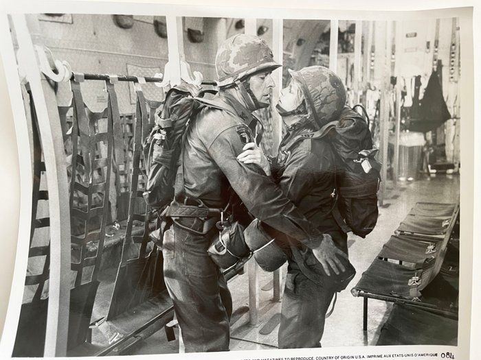 Lot 352: Private Benjamin Goldie Hawn unsigned movie photo