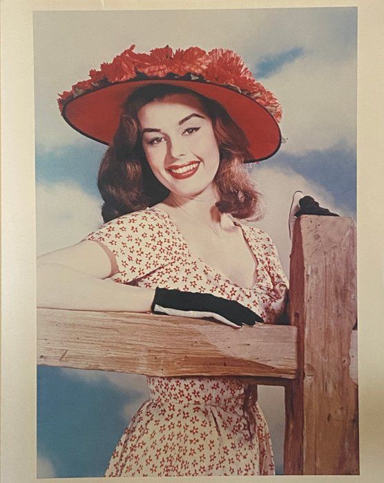 Lot 353: Elaine Stewart photo