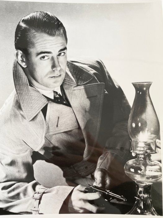 Lot 372: Alan Ladd vintage photo
