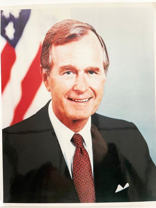 Lot 397: George H. W. Bush photo