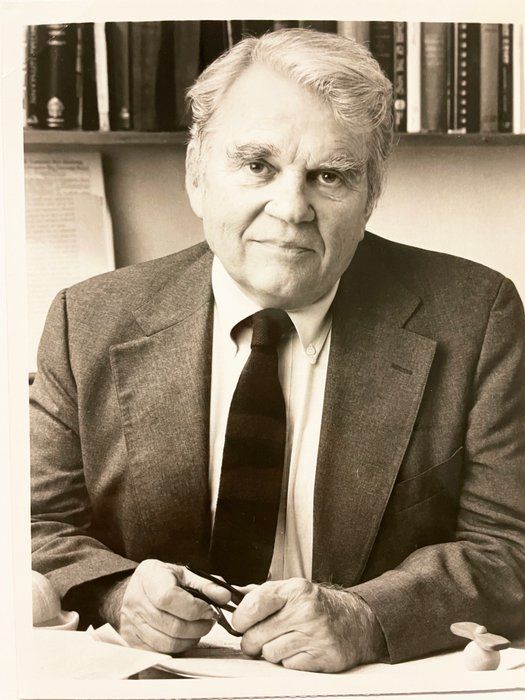 Lot 433: CBS News Andy Rooney photo