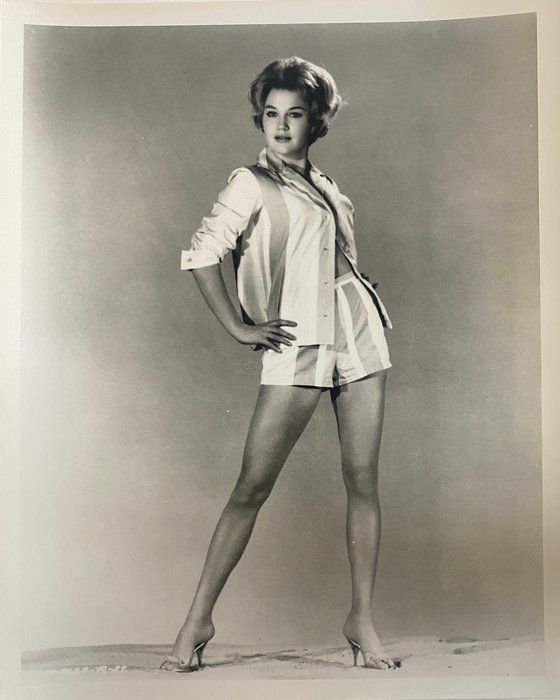 Lot 441: Elizabeth MacRae photo