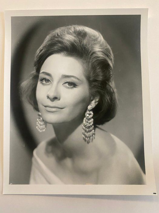 Lot 460: Elizabeth Ashley vintage photo