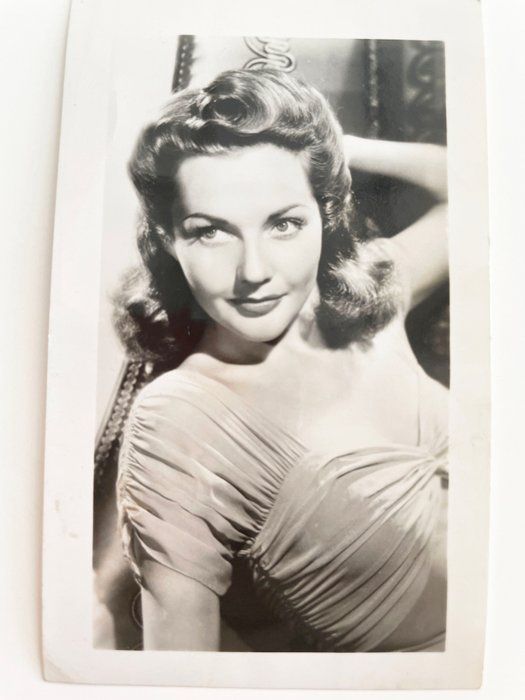 Lot 463: Lynn Bari vintage photo