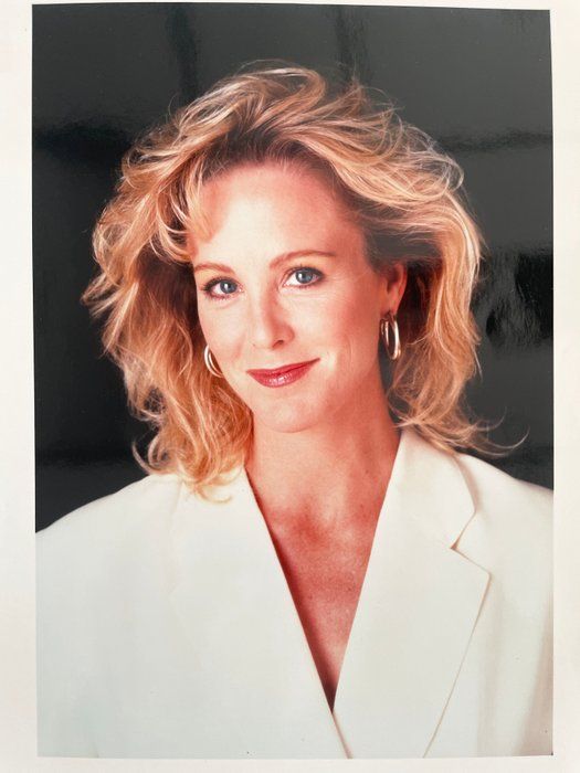 Lot 543: Joanna Kerns photo