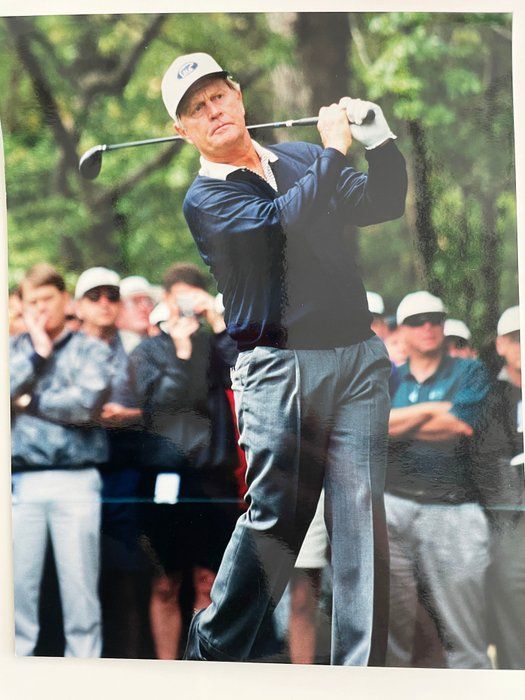 Lot 562: Jack Nicklaus unsigned photo