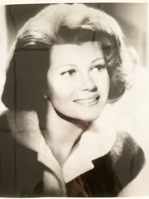 Lot 563: Rita Hayworth vintage photo