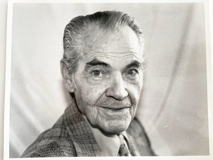 Lot 576: Eddie Quillan unsigned photo