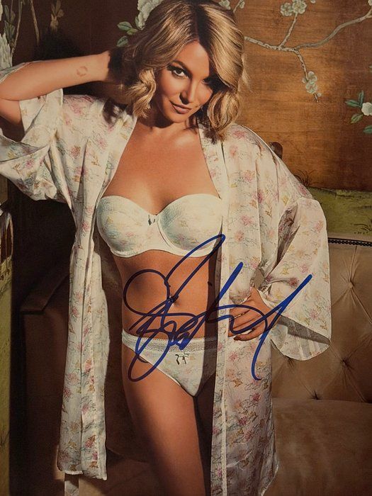 Lot 42: Britney Spears signed photo