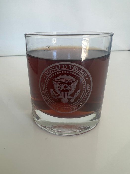 Lot 52: Donald Trump Presidential Seal Rocks Glass