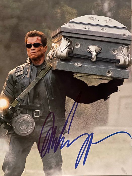 Lot 158: Terminator Arnold Schwarzenegger signed movie photo