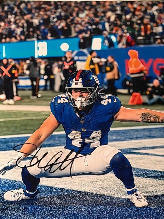 Lot 178: NY Giants Cam Skattebo signed photo