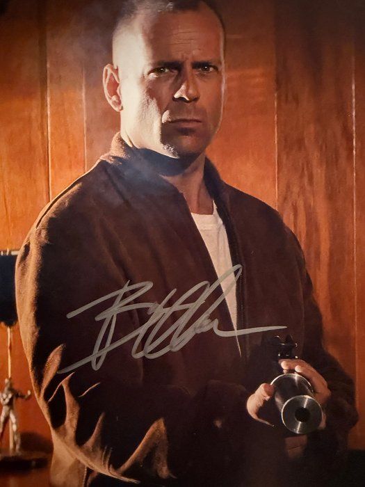 Lot 186: Pulp Fiction Bruce Willis signed photo