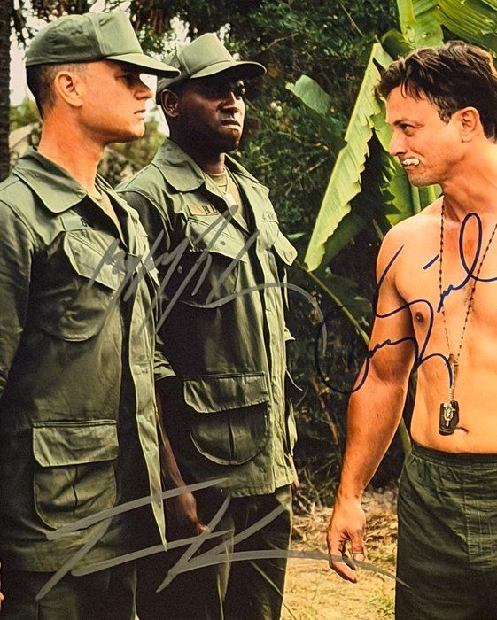 Lot 342: Forrest Gump cast signed photo