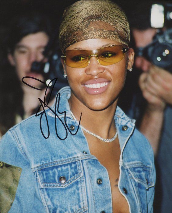 Lot 26: Rapper Eve signed photo