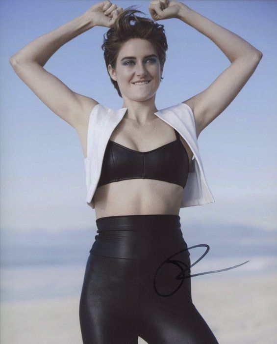 Lot 31: Divergent  Shailene Woodley signed photo