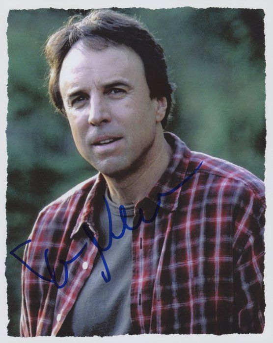 Lot 96: Man With A Plan Kevin Nealon signed photo