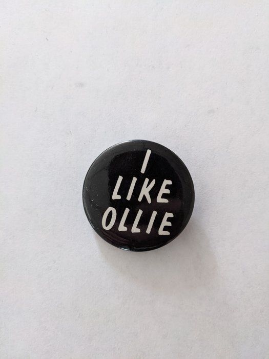 Lot 97: I Like Oliver North pin