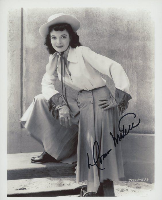 Lot 124: Apache Rose Donna Martell signed photo