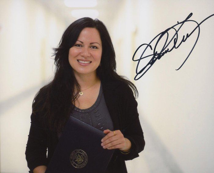 Lot 171: Bruce Lee Daughter Shannon Lee signed photo