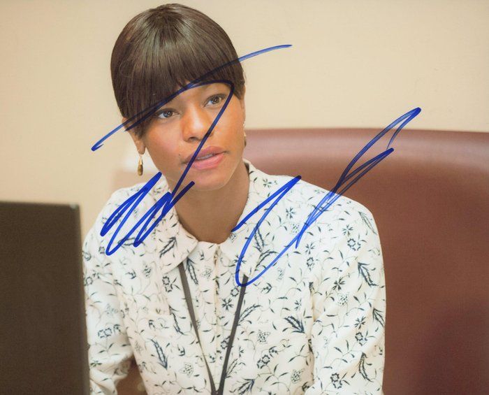 Lot 172: HBOs Veep Sufe Bradshaw signed photo