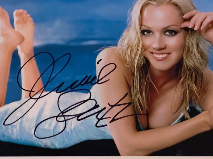 Lot 218: Beverly Hills, 90210 Jennie Garth signed photo