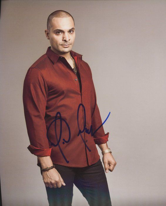 Lot 231: Better Call Saul Michael Mando signed photo