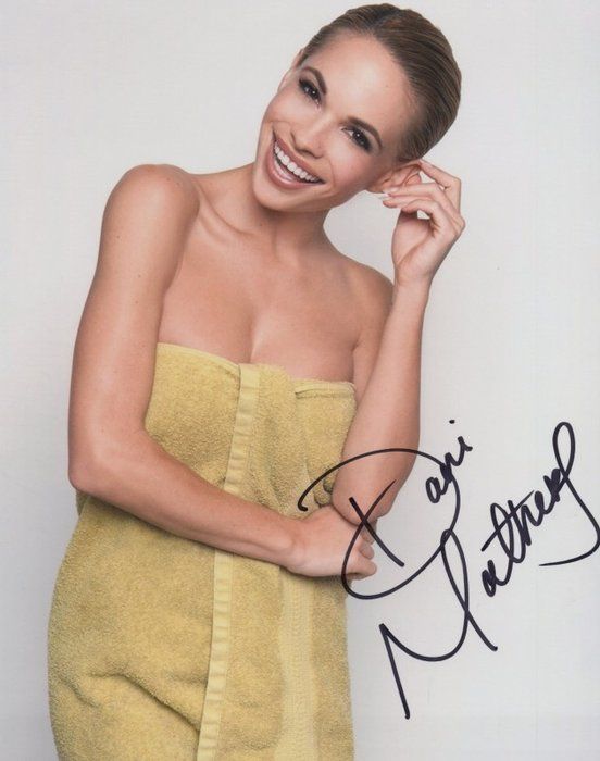 Lot 236: Playboy Playmate Dani Mathers Signed Photo