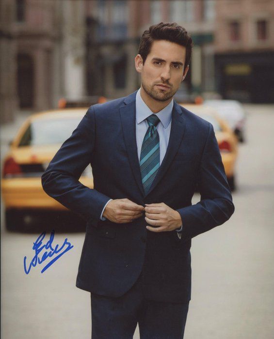 Lot 240: The Mindy Project Ed Weeks signed photo