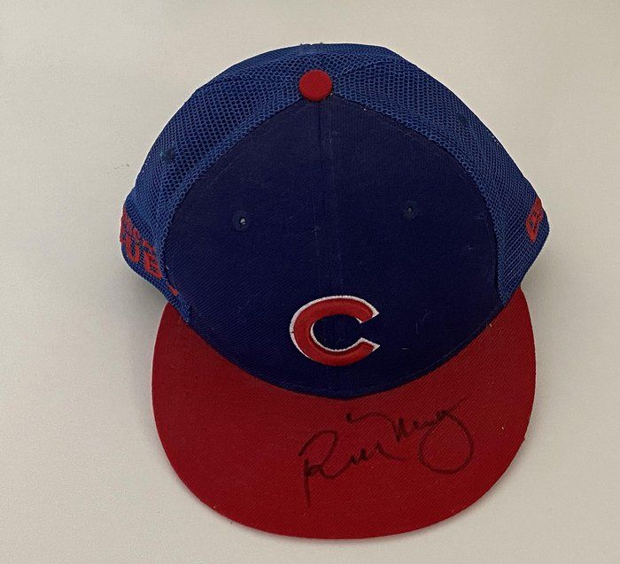 Lot 255: Chicago Cubs signed hat