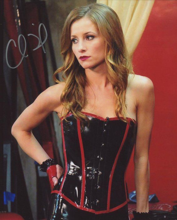 Lot 284: MTV Host Candace Bailey signed photo