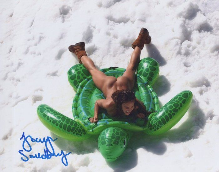 Lot 312: Playboy Playmate Jaclyn Swedberg Signed Photo