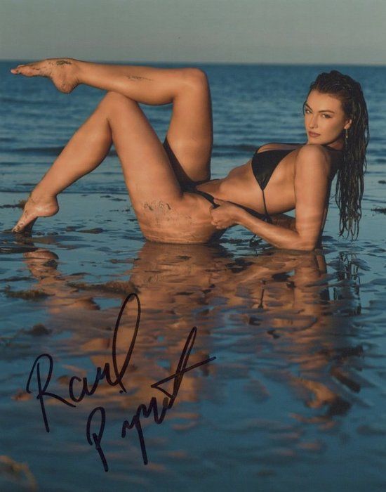 Lot 340: Swimsuit Model Rachel Pizzolato Signed Photo