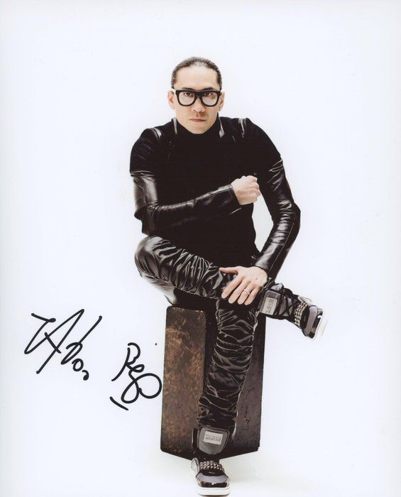 Lot 341: Taboo "Black Eyed Peas" signed photo