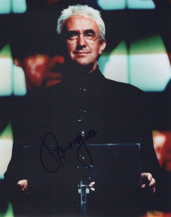 Lot 416: James Bond Tomorrow Never Dies Jonathan Pryce Signed Photo