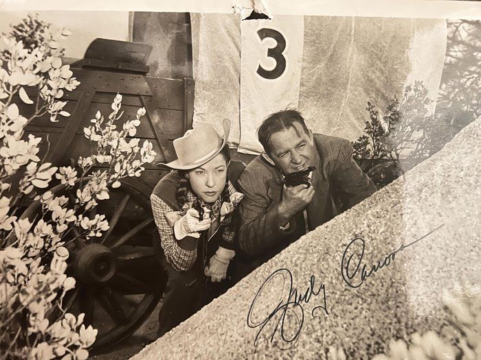 Lot 426: Honeychile Judy Canova signed movie photo