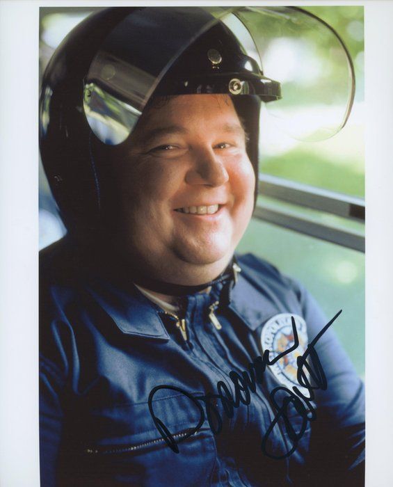 Lot 484: Police Academy Donovan Scott signed photo