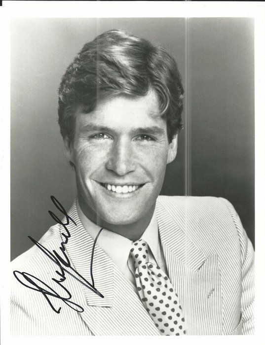 Lot 514: Hotel Shea Farrell Signed Photo