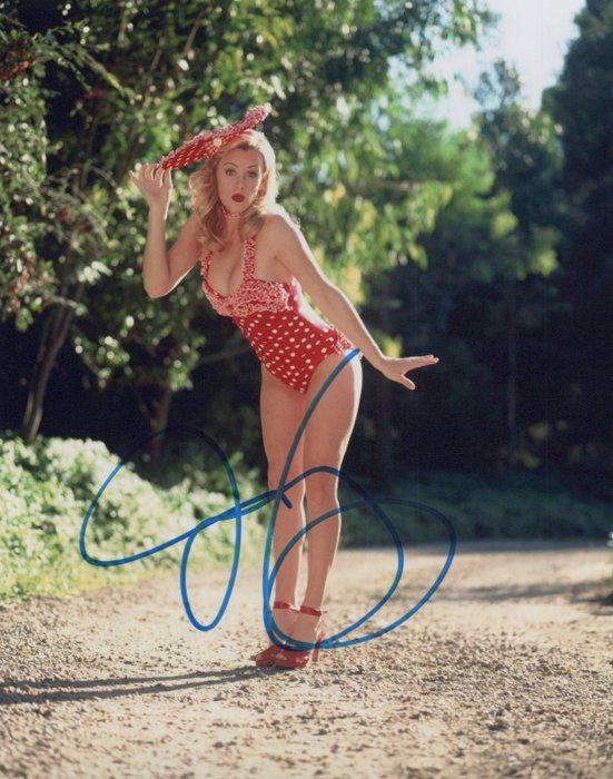Lot 543: Playboy Playmate Jenny Mccarthy Signed Photo