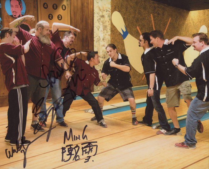 Lot 556: Comic Book Men cast signed photo